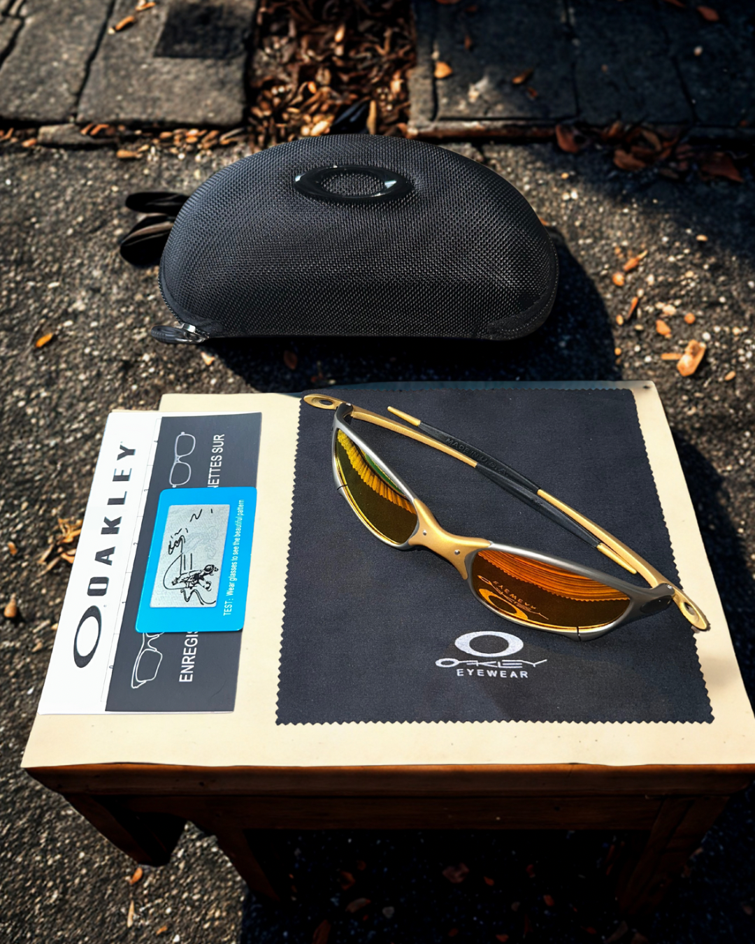 SUNGLASSES