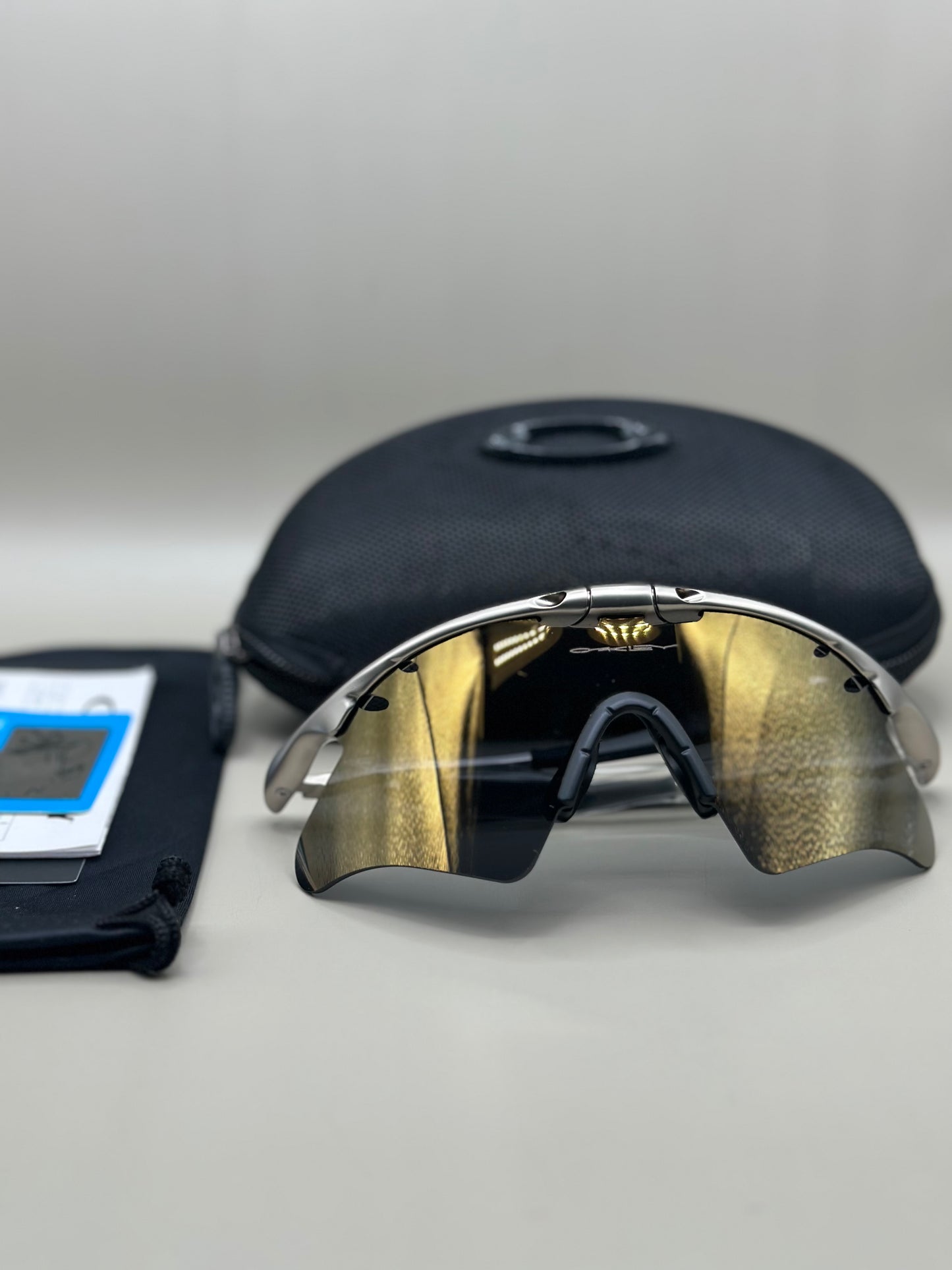 SUNGLASSES