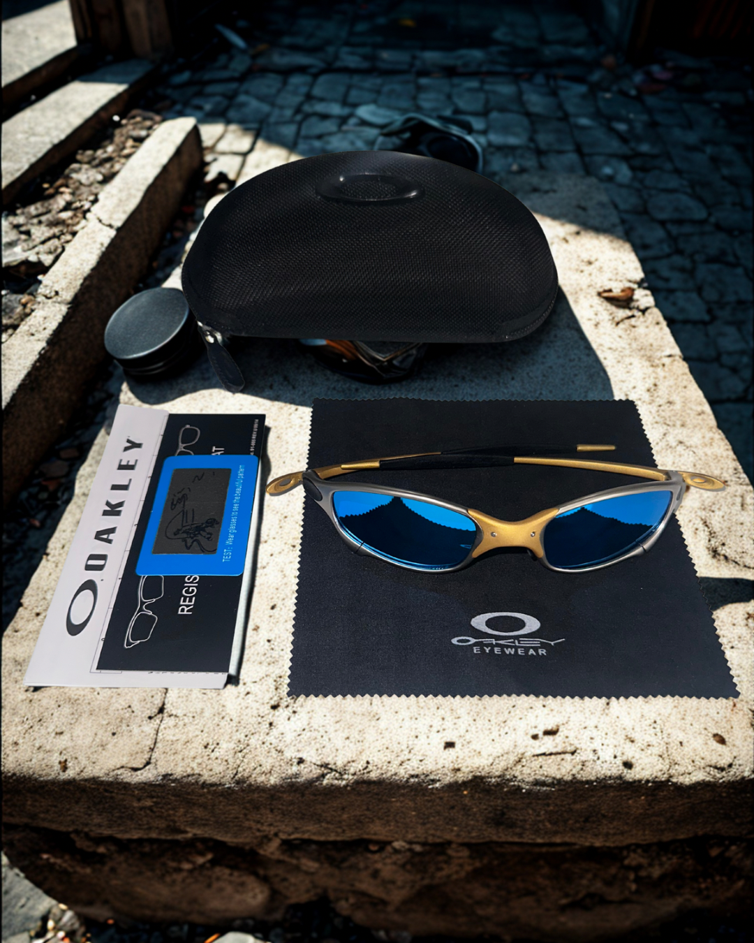 SUNGLASSES